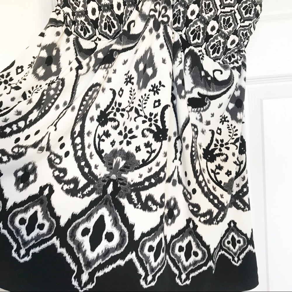 EUC Apt. 9 Black & White Printed Halter Bra Top - Picture 2 of 6